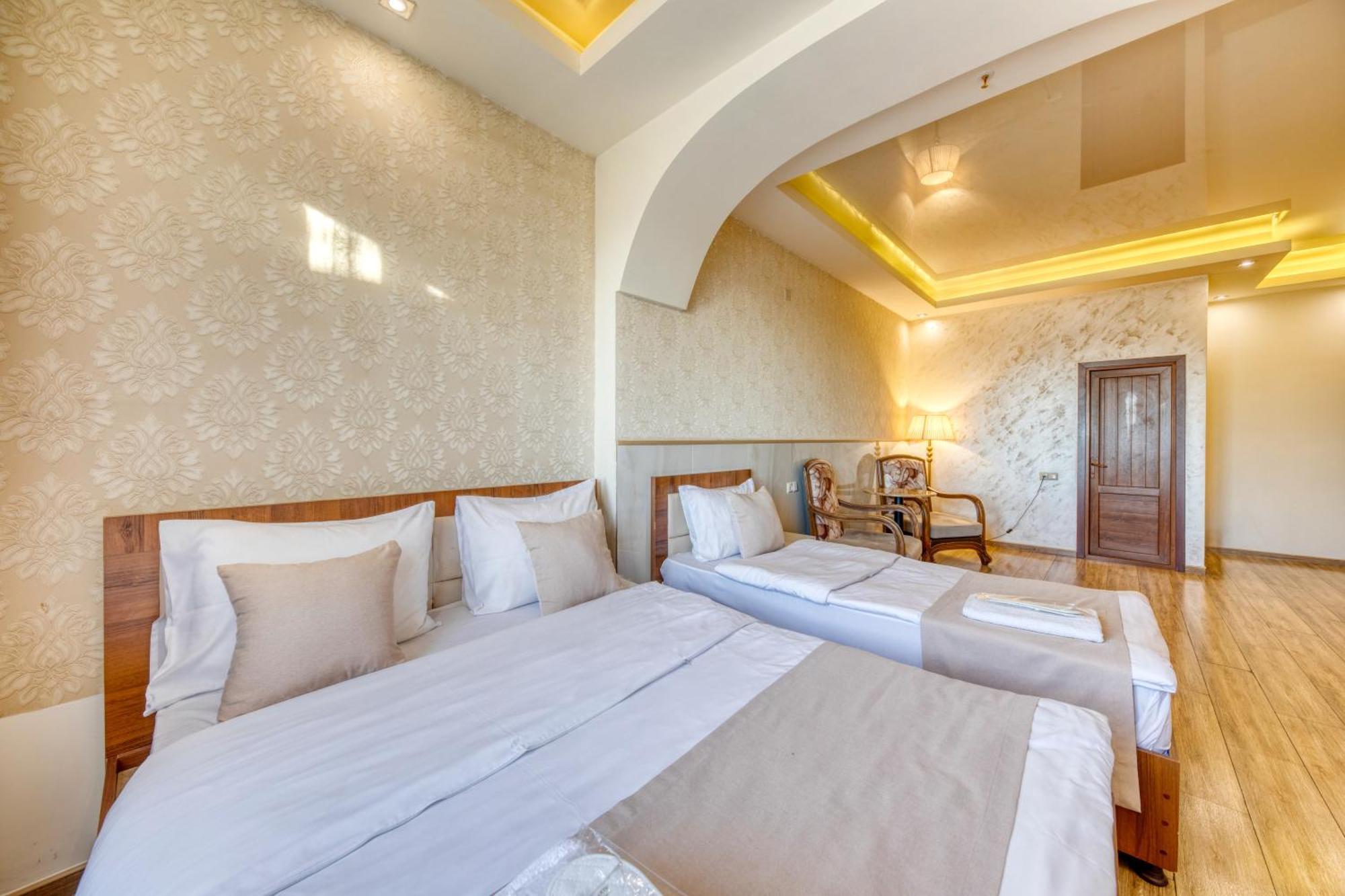 Aleppo Hotel Erivan Exterior foto